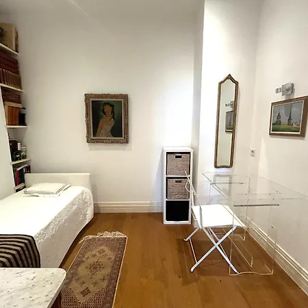 Superbe De 100m2 Face A La Dans Un Ancien Palace مينتون