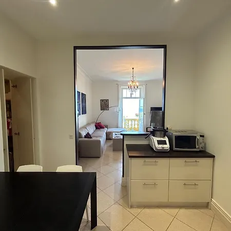 Superbe De 100m2 Face A La Dans Un Ancien Palace Apartment Menton