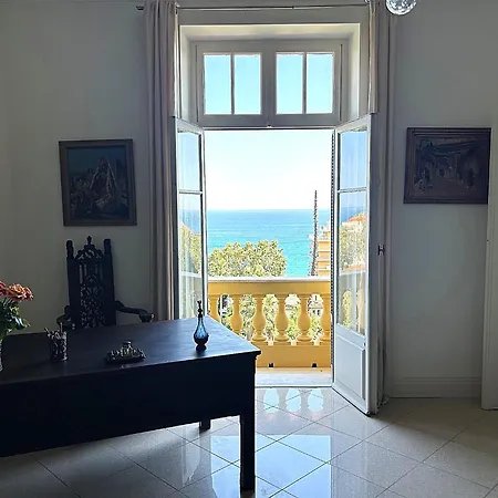 Superbe De 100m2 Face A La Dans Un Ancien Palace *