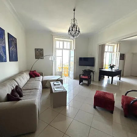 Superbe De 100m2 Face A La Dans Un Ancien Palace * مينتون