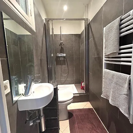 Superbe De 100m2 Face A La Dans Un Ancien Palace