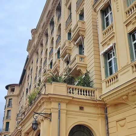 Superbe De 100m2 Face A La Dans Un Ancien Palace Apartment Menton